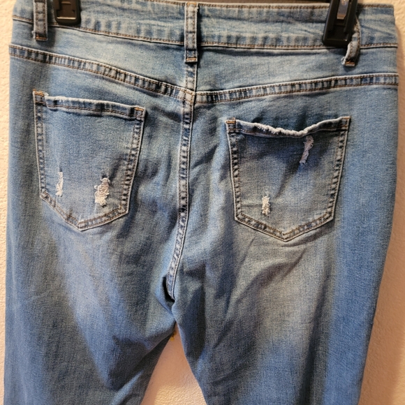 Trendy Distressed Straight Leg Jeans - Light Blue - Picture 6 of 7